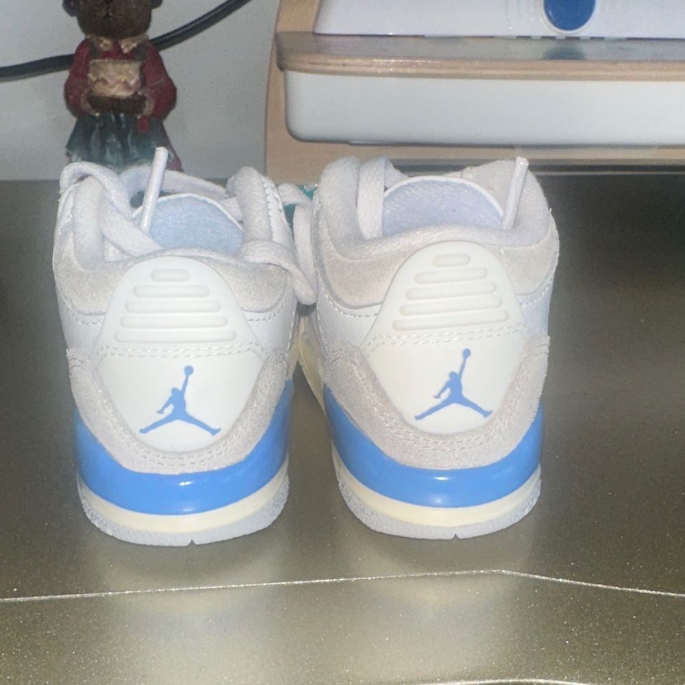 Jordan Kids Sneakers in White and Blue